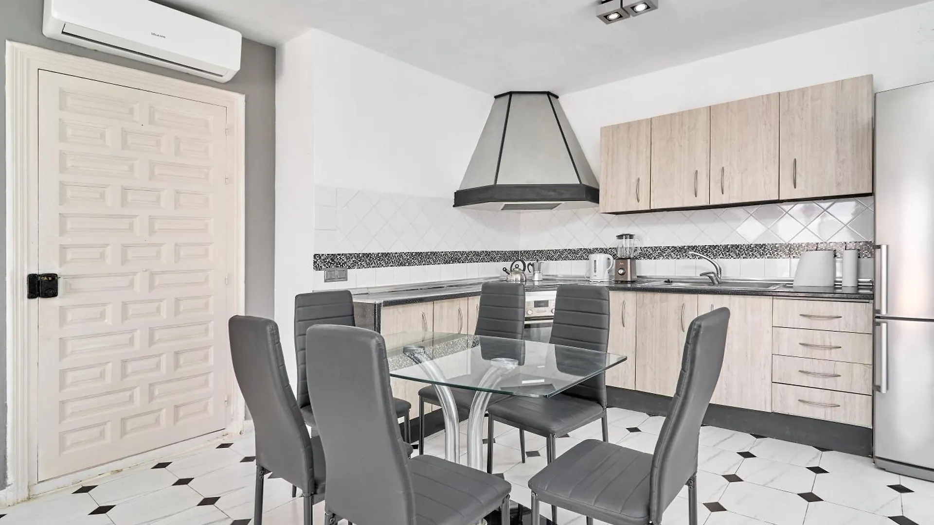 بيت للعطل Villa Harmony نيرخا